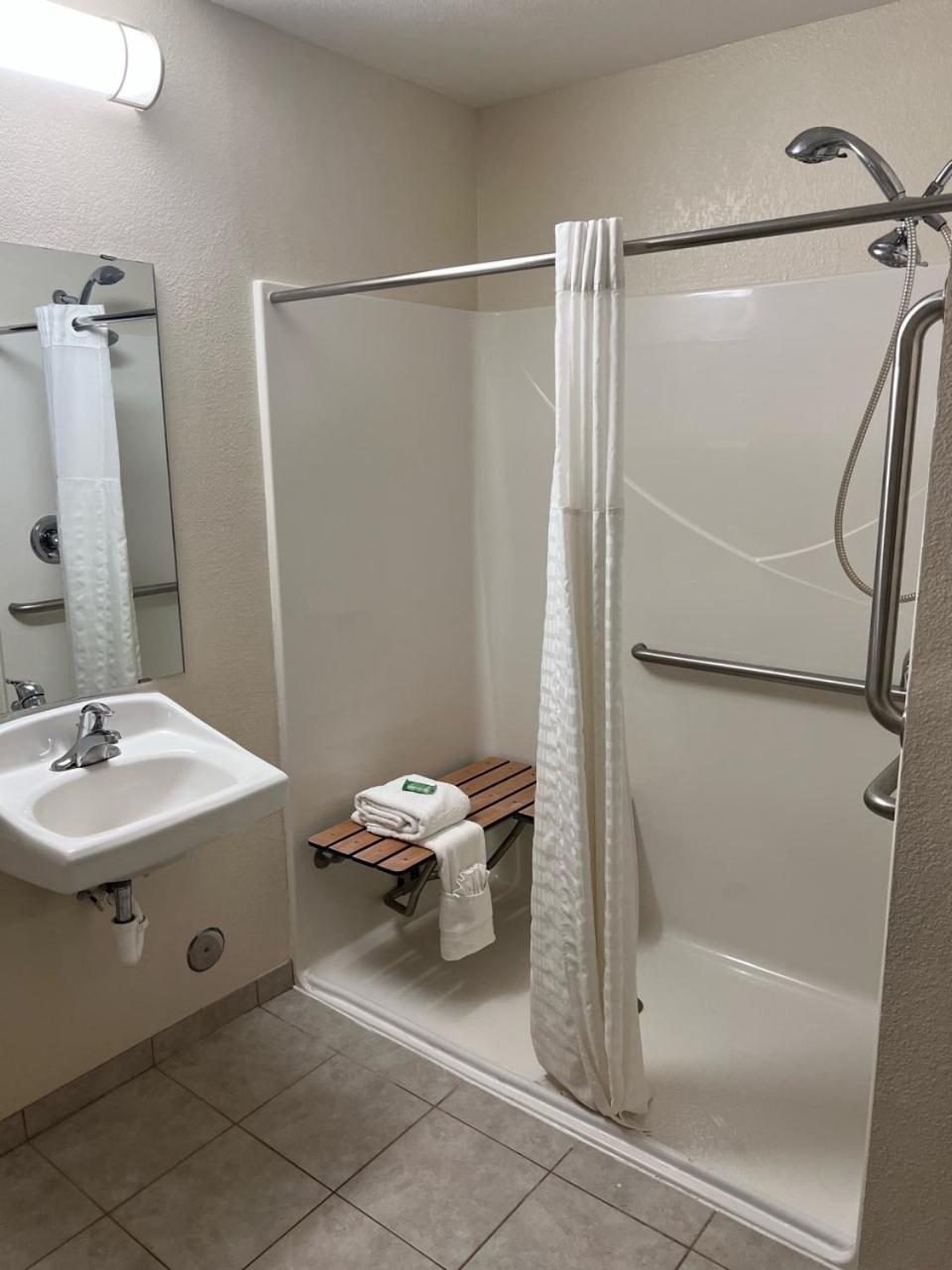 Grandstay Hotel & Suites Becker Экстерьер фото